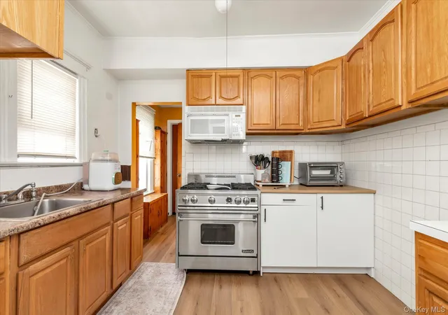 Photo 4 of Sale Pending at 173 Cleveland Ave, North Hempstead, NY 11501 | MLS# 1030866 | Listing updated on 2026-09-25