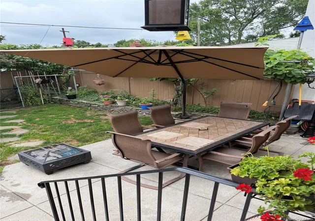 Photo 4 of Single family home for sale at 7314 69th Avenue, New York, NY 11379 | MLS# 1030884 | Listing updated on 2026-09-29
