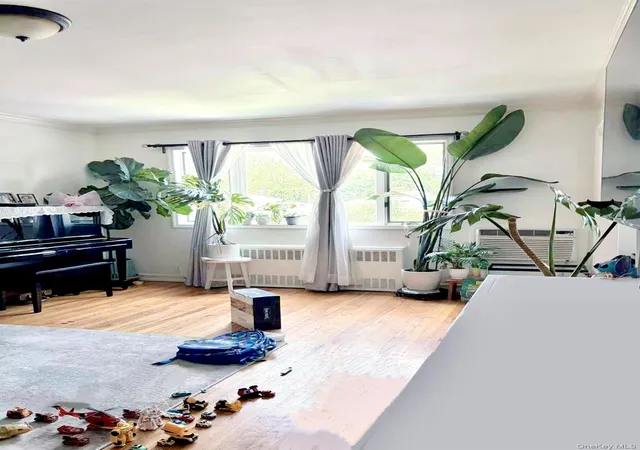 Photo 3 of Single family home for sale at 6927 169th Street, Fresh Meadows, NY 11365 | MLS# 1030886 | Listing updated on 2026-09-13