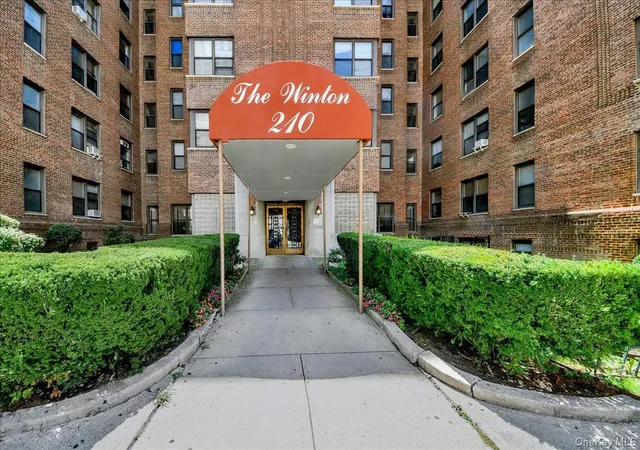 Photo 1 of Sale Pending at 210 Martine Ave #5F, White Plains, NY 10601 | MLS# 1030889 | Listing updated on 2026-09-01