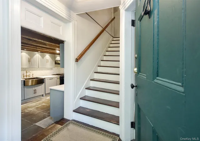 Photo 3 of Single family home for sale at 150 Main St, North Hempstead, NY 11576 | MLS# 1030892 | Listing updated on 2026-10-03