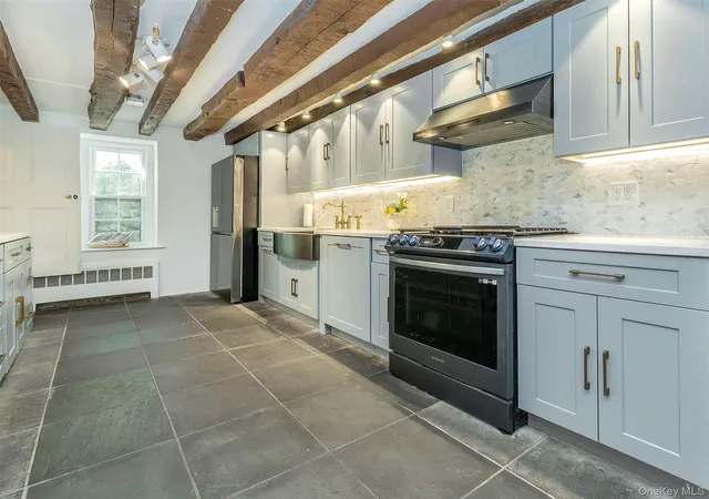 Photo 4 of Single family home for sale at 150 Main St, North Hempstead, NY 11576 | MLS# 1030892 | Listing updated on 2026-10-03