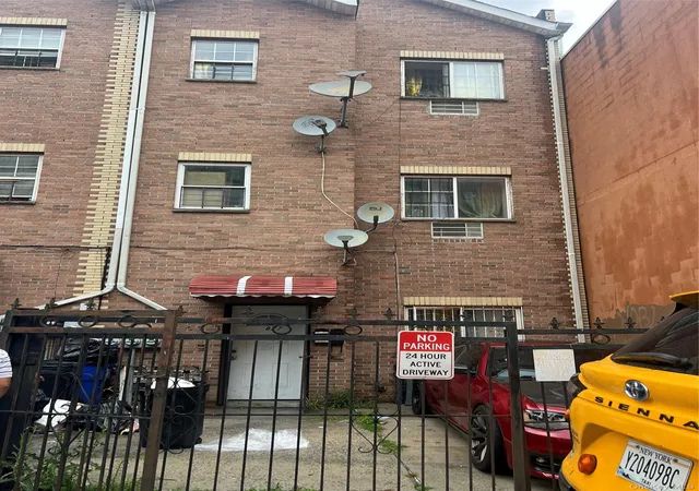 Photo 2 of Manufactured home for sale at 877 Elsmere Pl, New York, NY 10460 | MLS# 1030899 | Listing updated on 2026-08-20