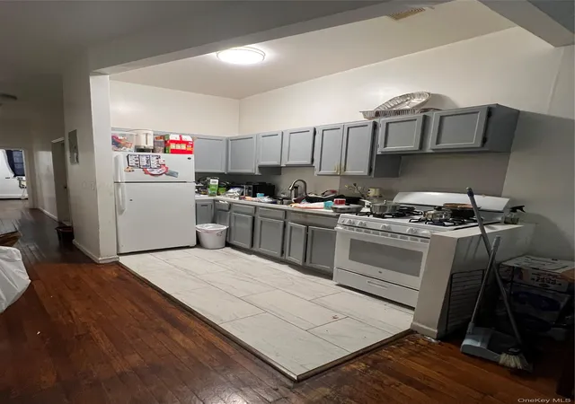 Photo 3 of Manufactured home for sale at 877 Elsmere Pl, New York, NY 10460 | MLS# 1030899 | Listing updated on 2026-08-20