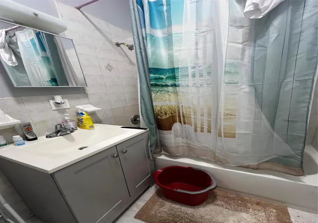 Photo 4 of Manufactured home for sale at 877 Elsmere Pl, New York, NY 10460 | MLS# 1030899 | Listing updated on 2026-08-20