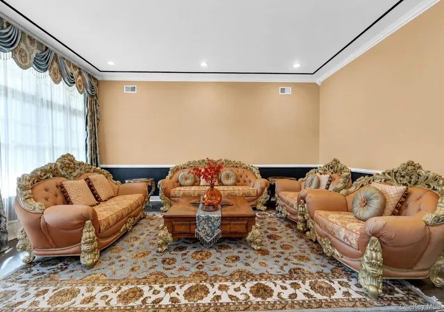 Photo 2 of Single family home for sale at 9 Hathaway Ln, North Hempstead, NY 11030 | MLS# 1030907 | Listing updated on 2026-09-06