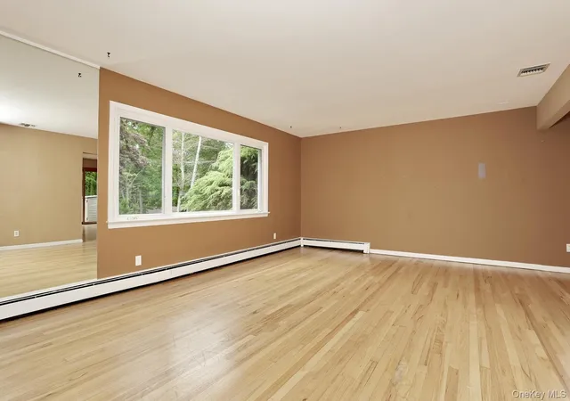 Photo 4 of Single family home for sale at 160 Pascack Rd, Ramapo, NY 10965 | MLS# 1030909 | Listing updated on 2026-10-20