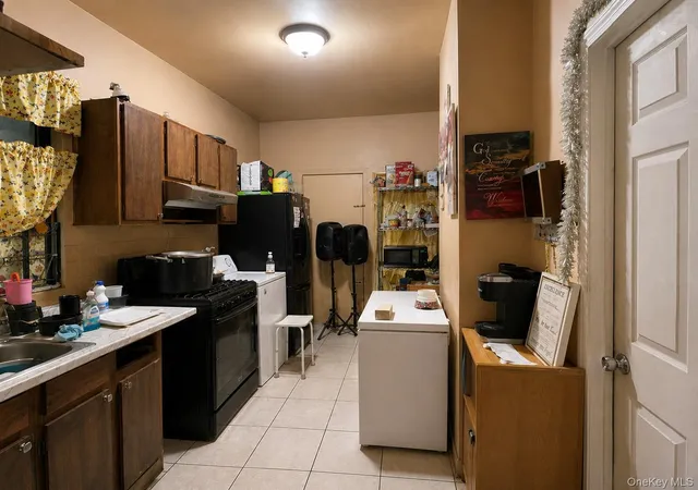 Listing Photo 4 - Condo for sale in building located at 1819 Waterloo Pl, New York, NY 10460