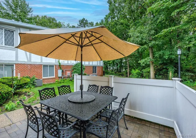 Listing Photo 4 - Condo for sale in building located at 855 Birchwood Rd, Brookhaven, NY 11763