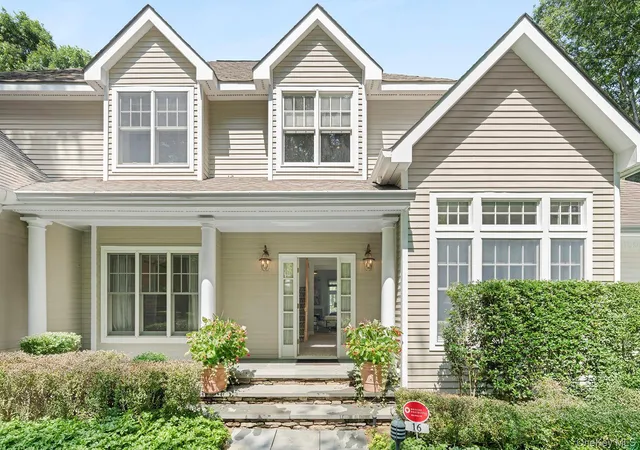 Photo 2 of Single family home for sale at 16 Barclay Dr, Southampton, NY 11963 | MLS# 1030939 | Listing updated on 2026-09-05