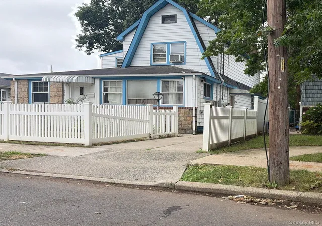 Photo 1 of Single family home for sale at 840 Kings Pkwy, Hempstead, NY 11510 | MLS# 1030944 | Listing updated on 2026-07-28
