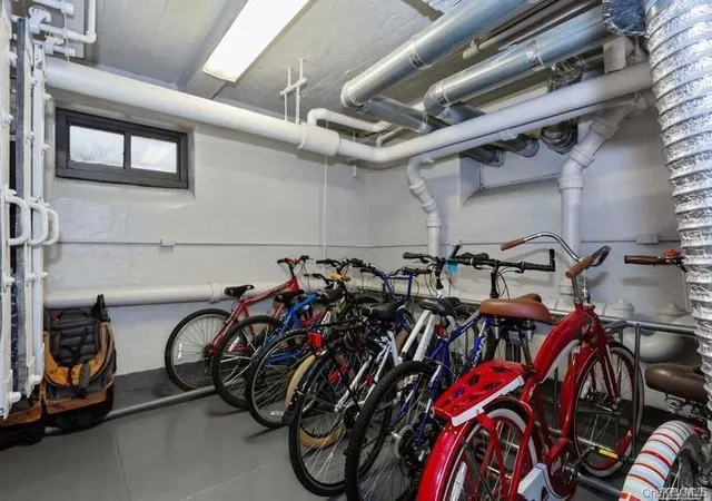 Listing Photo 2 - Condo for sale in building located at 141 Wyckoff Pl, Hempstead, NY 11550 - Unit #4A