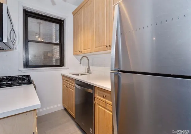 Photo 3 of Sale Pending at 141 Wyckoff Pl #4A, Hempstead, NY 11598 | MLS# 1030952 | Listing updated on 2026-09-18