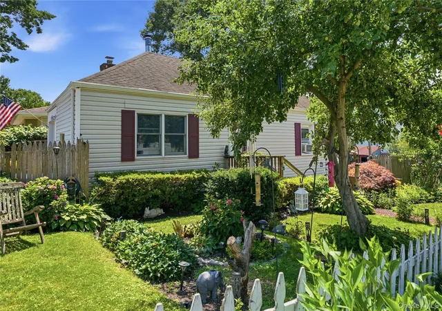 Photo 2 of Sale Pending at 350 Boulder St, Islip, NY 11779 | MLS# 1030955 | Listing updated on 2026-08-19