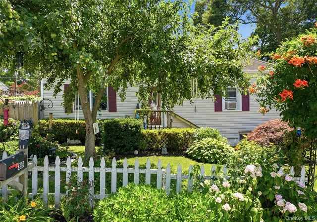 Photo 3 of Sale Pending at 350 Boulder St, Islip, NY 11779 | MLS# 1030955 | Listing updated on 2026-08-19