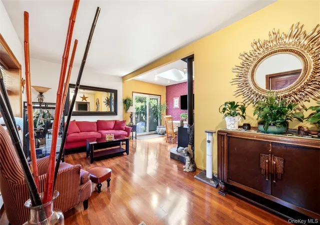 Photo 4 of Sale Pending at 350 Boulder St, Islip, NY 11779 | MLS# 1030955 | Listing updated on 2026-08-19