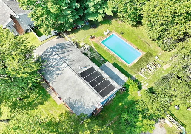 Photo 3 of Sale Pending at 561 Babbling Brk Ln, Clarkstown, NY 10989 | MLS# 1030958 | Listing updated on 2026-09-12