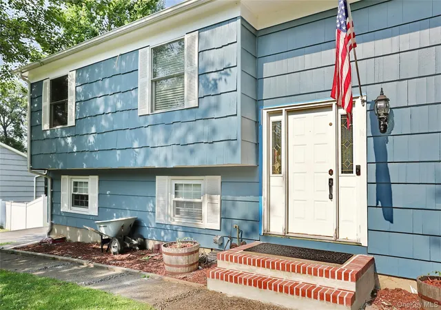 Photo 3 of Sale Pending at 561 Babbling Brk Ln, Clarkstown, NY 10989 | MLS# 1030958 | Listing updated on 2026-09-12