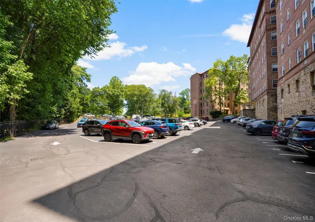 2nd image of 16 N Chatsworth Ave, Mamaroneck, NY 10538