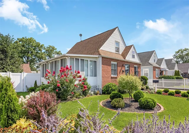Photo 3 of Single family home for sale at 133 Booth St, Hempstead, NY 11550 | MLS# 1030962 | Listing updated on 2026-09-04