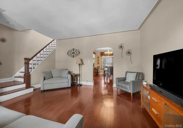 Photo 4 of Sale Pending at 2053 Turnbull Ave, New York, NY 10473 | MLS# 1030964 | Listing updated on 2026-09-23