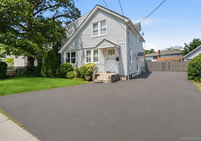 Photo 1 of Single family home for sale at 194 Woodfield Rd, Hempstead, NY 11552 | MLS# 1030969 | Listing updated on 2026-08-29