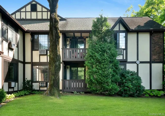 Photo 3 of Sale Pending at 21 Foxwood Dr #2, Mount Pleasant, NY 10570 | MLS# 1030982 | Listing updated on 2026-08-16