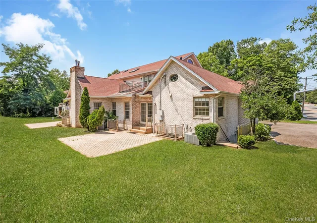 Photo 3 of Sale Pending at 52 Snapdragon Ln, North Hempstead, NY 11577 | MLS# 1030991 | Listing updated on 2026-08-18