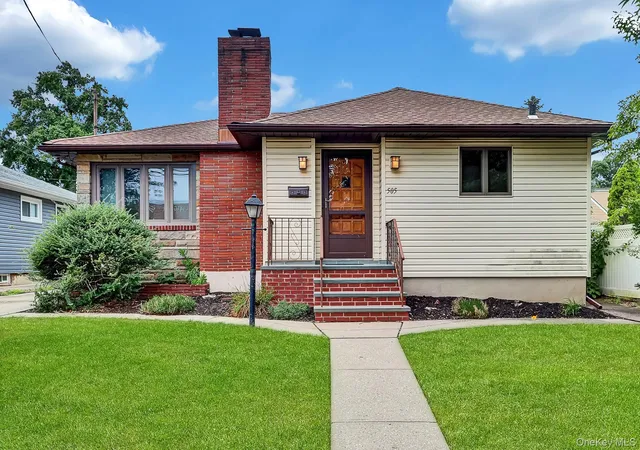 1st image of 505 Leonard Blvd, North Hempstead, NY 11040 | MLS# 1031021