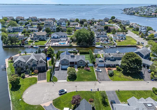 Photo 3 of Sale Pending at 10 Raeburn Ct, Babylon, NY 11702 | MLS# 1031023 | Listing updated on 2026-09-22