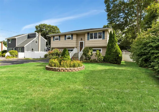 Photo 3 of Sale Pending at 14 Floradora Dr, Brookhaven, NY 11950 | MLS# 1031025 | Listing updated on 2026-08-12