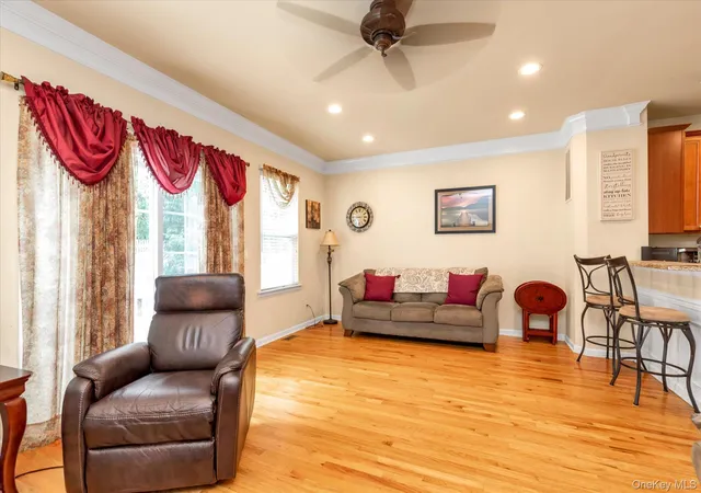 Listing Photo 4 - Condo for sale in building located at 96 Paget Ln, Oyster Bay, NY 11758