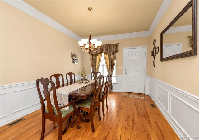 Listing Photo 5 - Condo for sale in building located at 96 Paget Ln, Oyster Bay, NY 11758
