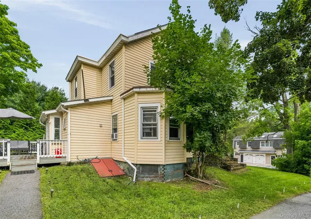 Photo 3 of Single family home for sale at 10 Park Ave, Woodbury, NY 10930 | MLS# 1031034 | Listing updated on 2026-07-28