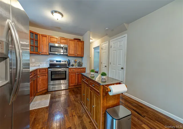 Photo 4 of Sale Pending at 252 Oxhead Rd, Brookhaven, NY 11720 | MLS# 1031038 | Listing updated on 2026-09-22