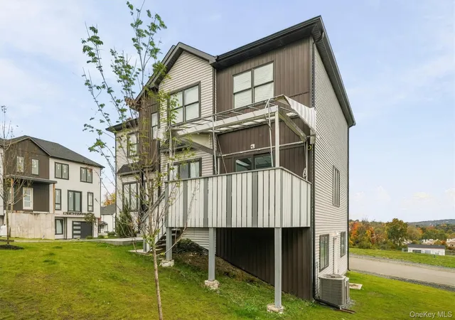Photo 3 of Single family home for sale at 1 Hilltop Ln, Chester Town, NY 10918 | MLS# 1031045 | Listing updated on 2026-10-18