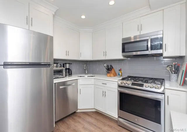 Listing Photo 5 - Condo for sale in building located at 15 Leewood Cir, Eastchester, NY 10709 - Unit #1R