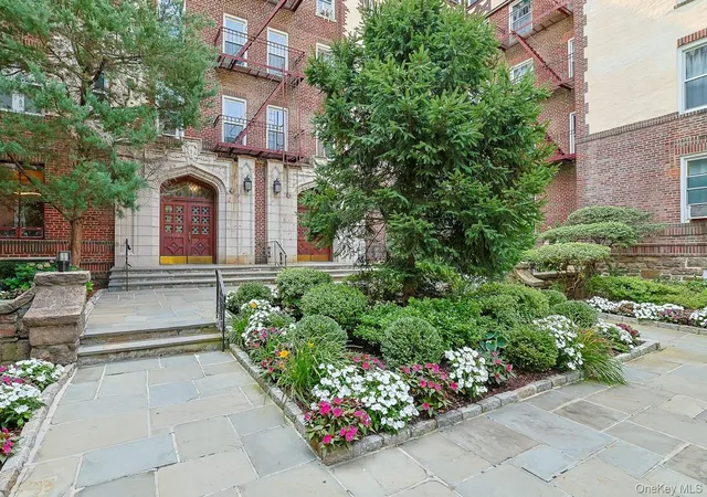 Listing Photo 3 - Condo for sale in building located at 1470 Midland Ave, Yonkers, NY 10701 - Unit #5L