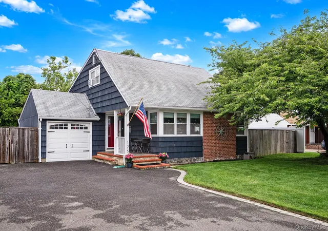 Photo 1 of Sale Pending at 125 Raleigh Ln, Islip, NY 11795 | MLS# 1031074 | Listing updated on 2026-08-12