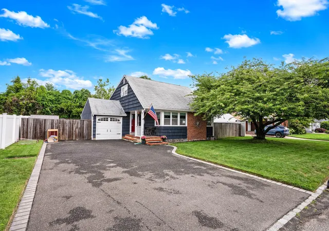 Photo 2 of Sale Pending at 125 Raleigh Ln, Islip, NY 11795 | MLS# 1031074 | Listing updated on 2026-08-12