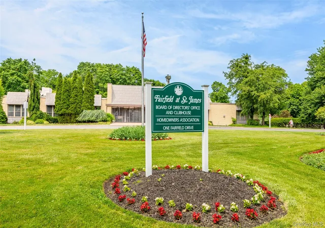 35th image of 302 Bentley Ct W, Smithtown, NY 11780 | MLS# 1031076
