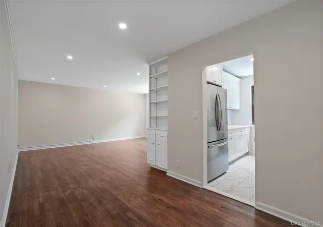 Photo 3 of Sale Pending at 129 Beacon Hl Dr #F15, Greenburgh, NY 10522 | MLS# 1031085 | Listing updated on 2026-08-26