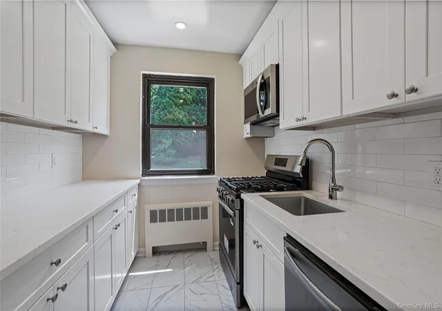 Photo 5 of Sale Pending at 129 Beacon Hl Dr #F15, Greenburgh, NY 10522 | MLS# 1031085 | Listing updated on 2026-08-26