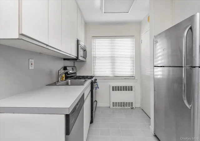 5th image of 415 Merrick Rd, Hempstead, NY 11570