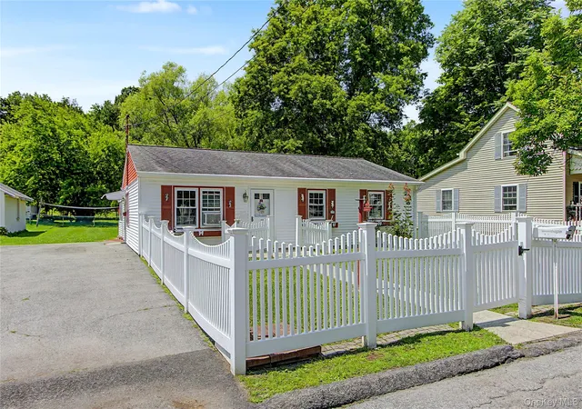 3rd image of 38 Seely St, Montgomery, NY 12586 | MLS# 1031105