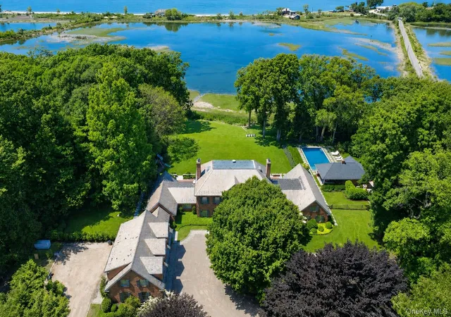 Photo 1 of Mansion for sale at 2 Lands End Rd, Oyster Bay, NY 11560 | MLS# 1031122 | Listing updated on 2026-10-04