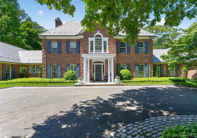 Photo 3 of Mansion for sale at 2 Lands End Rd, Oyster Bay, NY 11560 | MLS# 1031122 | Listing updated on 2026-10-04