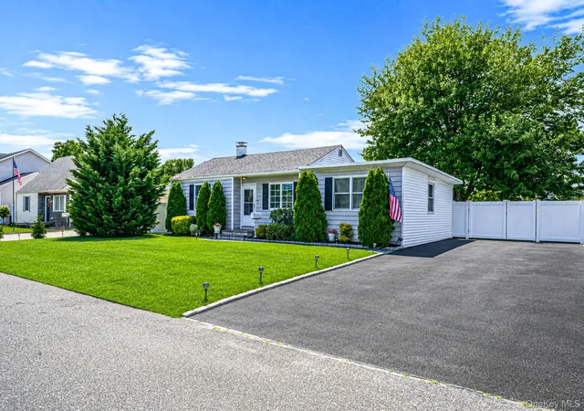Photo 2 of Sale Pending at 822 Milligan Ln, Islip, NY 11795 | MLS# 1031144 | Listing updated on 2026-08-15