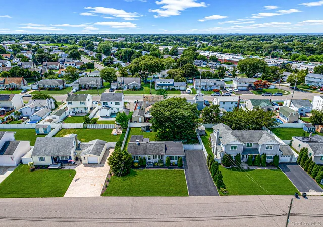 Photo 3 of Sale Pending at 822 Milligan Ln, Islip, NY 11795 | MLS# 1031144 | Listing updated on 2026-08-15