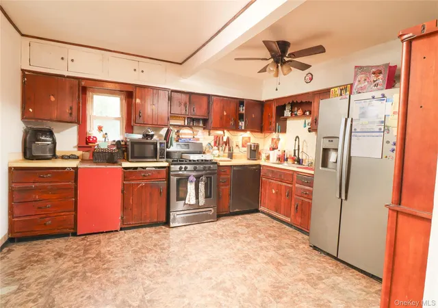 Photo 1 of Single family home for sale at 8 Parsons Ln, Middletown, NY 10940 | MLS# 1031169 | Listing updated on 2026-10-31